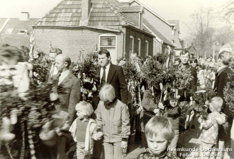 Palmpasenoptocht in de Oostwal 1974